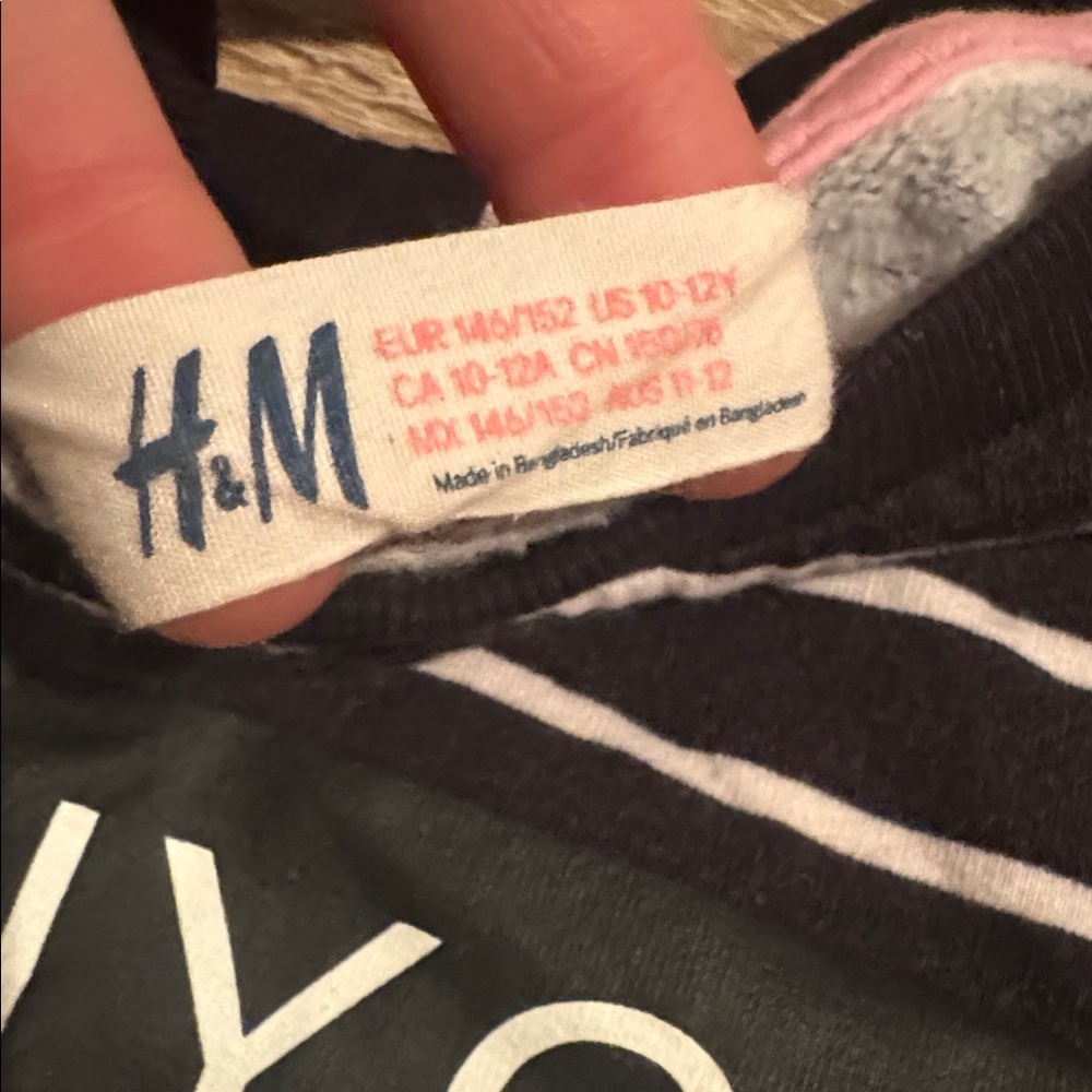 H&M Shirt - Picture 2 of 2